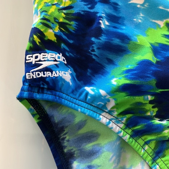 Vibrant Tie-Dye Swimsuit Speedo Endurance one piece - Picture 5 of 8